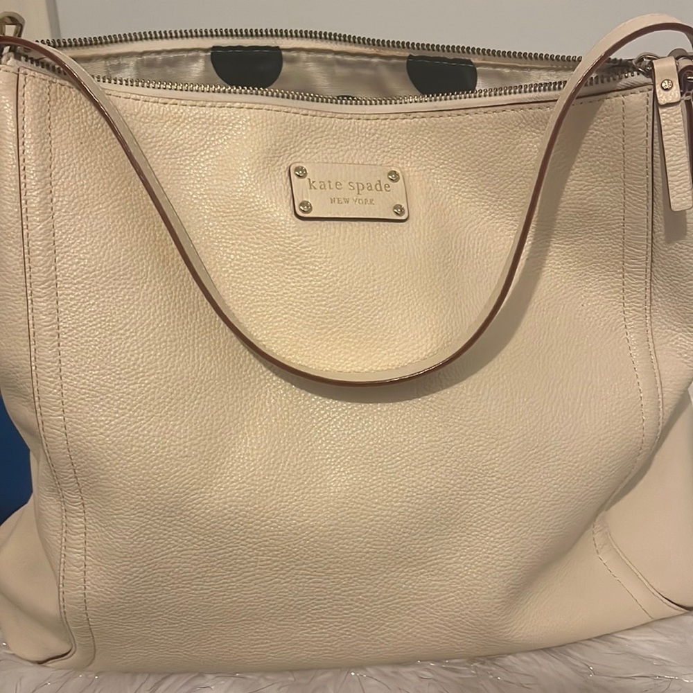 Kate Spade New York shoulder bag in beige size approx 12X17